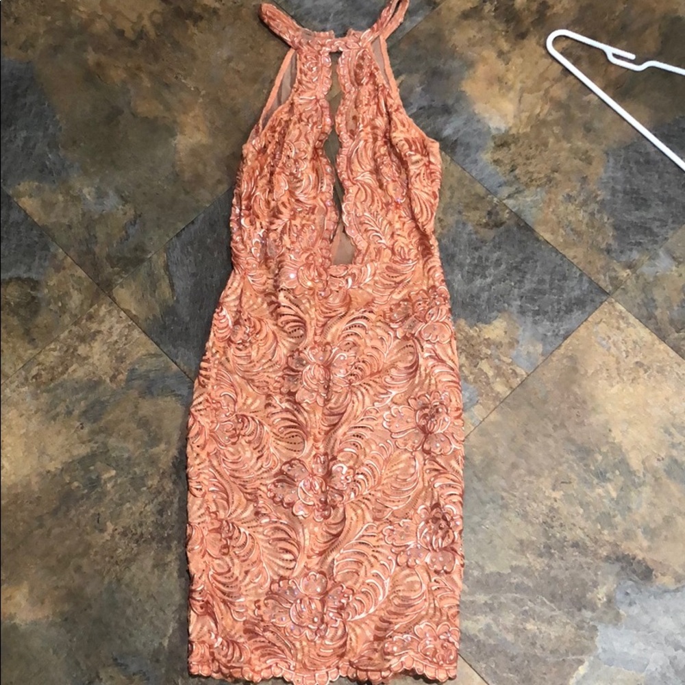 Beautiful dress great for dances or a night out